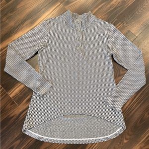 Merrill 1/4 snap pullover shirt. Size L (women). Hi-low hem.